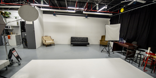 Location studio photo Montréal pour photographes passionnés ou professionnels - Stusio Acces - StudioAcces.com